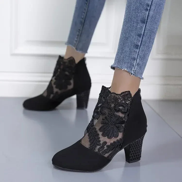 Bota De Renda Vazada